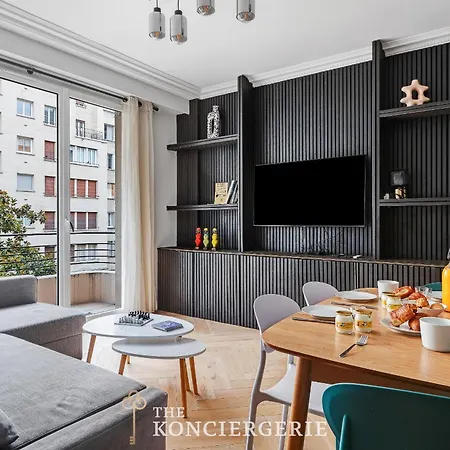 De Prestige Avec Balcon - 16e Paris