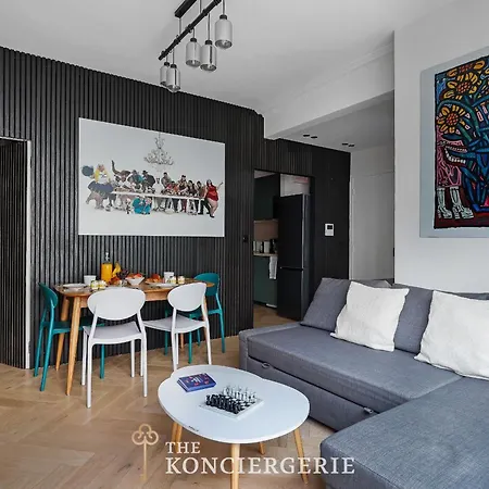 Apartment De Prestige Avec Balcon - 16e *